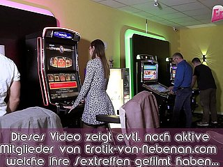 Duitse tiener op openbare knipperen bukkake gangbang almost casino