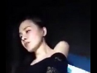 Tira a dança chinesa da menina ungenerous clube