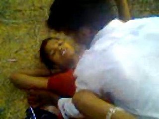 Chica de la aldea india Orissa follada al aire libre