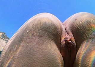 Slim girl swims uncovered beside sea and masturbate her pussy