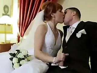 Redhead Link up ได้รับ dp'd ในวันแต่งงานของเธอ