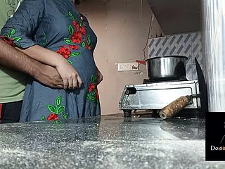 Devar Fuck Hard Pinky Bhabi in der Küche