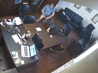 Russische baas verdomde secretaris all over de kantoorspycam voyeur