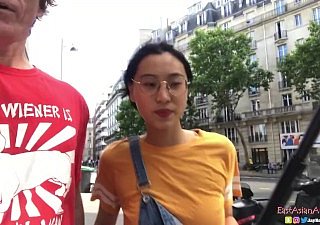 Asian chinois June Liu Creampie - Spicygum baise le gars américain à Paris X Clodpole Bank présente