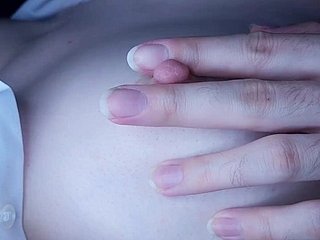 Playme de mamelon, morsure et sucre les mamelons // seins asiatiques naturels // rub down mammaire japonais