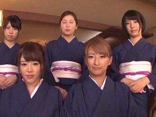 Leidenschaftliches Schwanzlutschen durch viele süße japanische Mädchen just about einem POV-Video