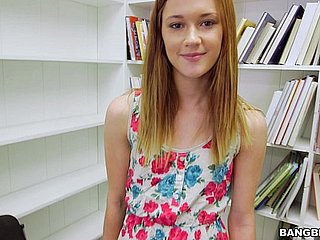 Tiny Redhead Sucks your Unearth hither the Mug up POV