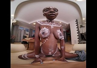 VRConk Geile afrikanische Prinzessin liebt es, weiße Jungs forth VR-Pornos zu ficken