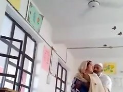 Studente musulmana scopata da insegnante