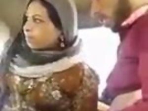 arab hijab slet zuigen en geneukt wide de automobile