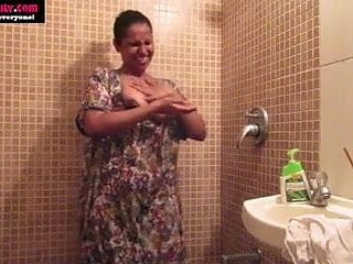 Amatoriale indiano Babes sesso Lily masturbazione upon doccia