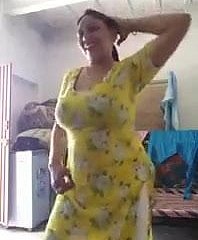 देसी पत्नी गर्म नृत्य